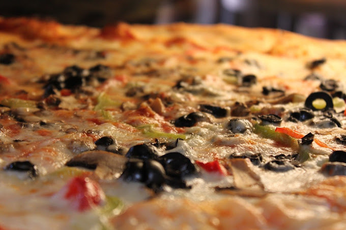 Foodie Delight: Gaslamp Pizza’s Signature Pizzas and Tantalizing Toppings